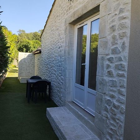 Bienvenue Au Pied Des Alpilles Apartment Saint-Étienne-du-Grès Bagian luar foto