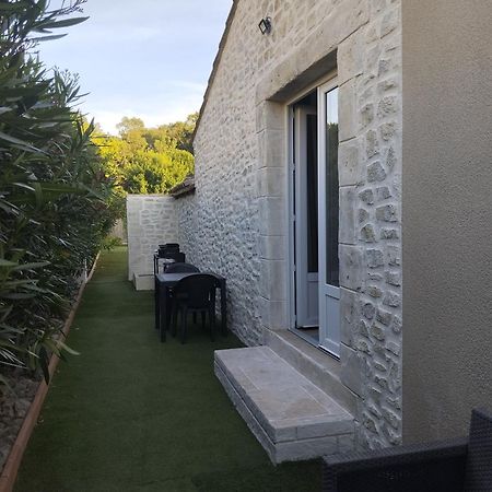 Bienvenue Au Pied Des Alpilles Apartment Saint-Étienne-du-Grès Bagian luar foto