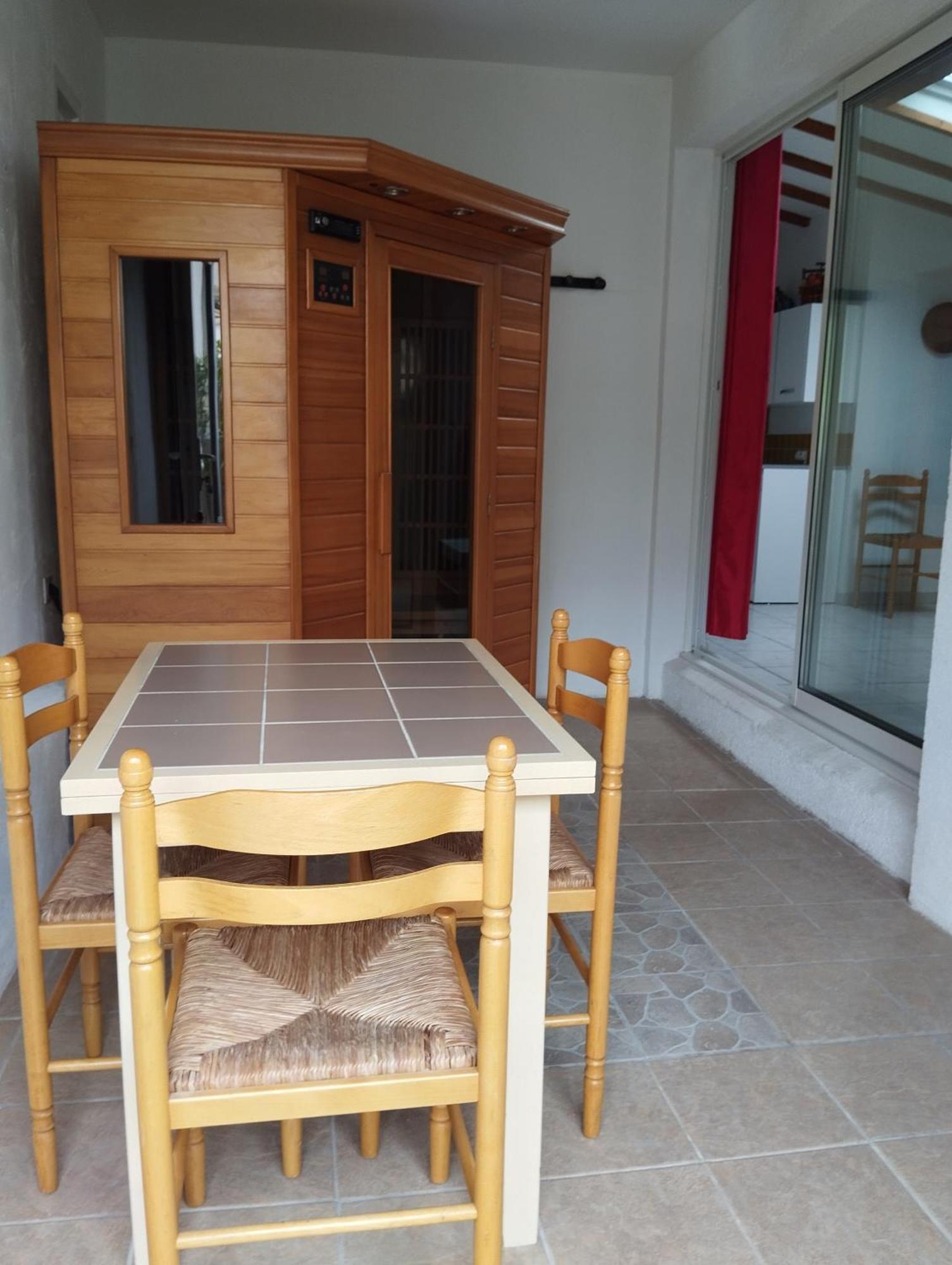 Bienvenue Au Pied Des Alpilles Apartment Saint-Étienne-du-Grès Bagian luar foto