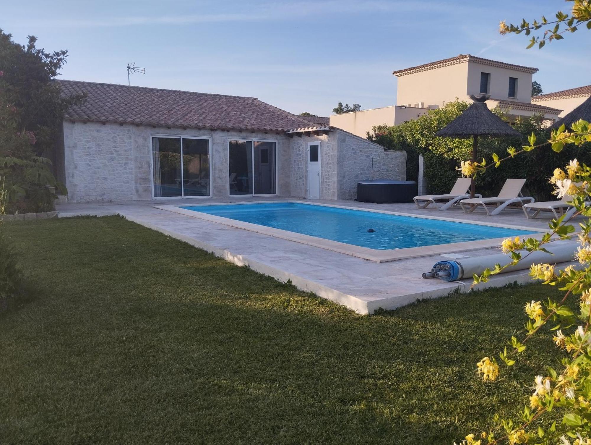 Bienvenue Au Pied Des Alpilles Apartment Saint-Étienne-du-Grès Bagian luar foto